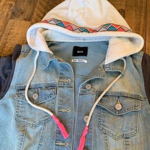 Jean jacket / with cloth sleeves / Aztec trim